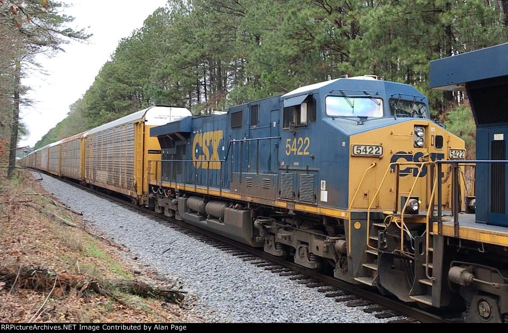 CSX 5422 runs second rolling a line of autoracks